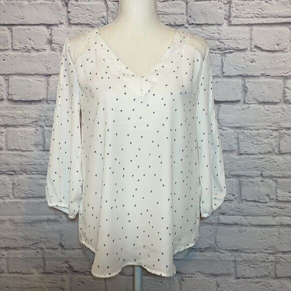 KISMET White 3/4 Sleeve Blouse With Hearts Size Extra Small - Picture 2 of 8